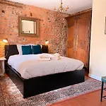 Clementines House Pensión 3*